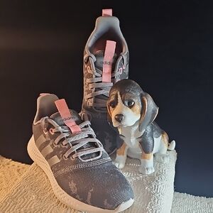 Adidas Ladies Cloudfoam Sneakers in Gray and Pink Camouflage  Size 7